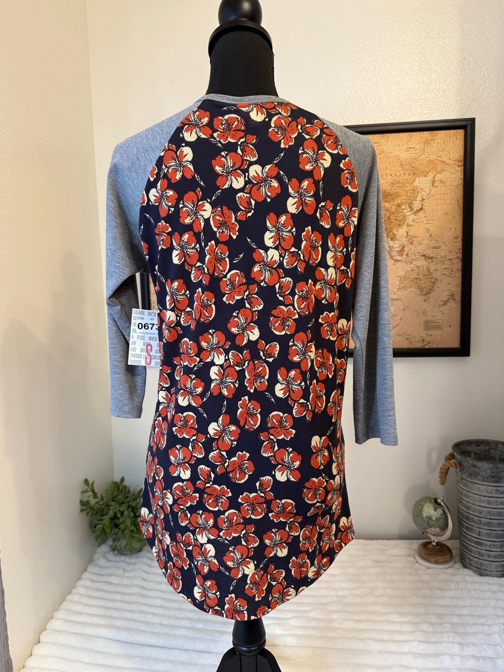 Lularoe Raglan Randy tee size small - Picture 3 of 9